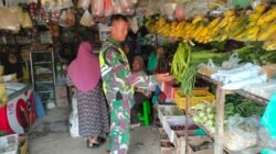 Jelang Lebaran, Babinsa Rantau Cek Harga Sembako Pasar Pastikan Harga Setabil