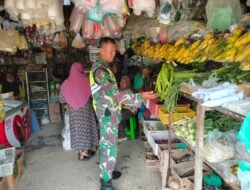Jelang Lebaran, Babinsa Rantau Cek Harga Sembako Pasar Pastikan Harga Setabil