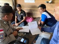 Edukasi Warga, Bhabinkamtibmas Polsek Simpang Jernih Sampaikan Aturan Pengangkutan Kayu