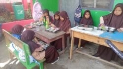 Suasana Gembira, Siswa SD Negeri 76 Tarowang Nikmati Makan Bergisi Gratis{MBG)