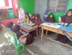 Suasana Gembira, Siswa SD Negeri 76 Tarowang Nikmati Makan Bergisi Gratis{MBG)