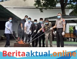 Kejari Bantaeng Musnahkan Barang Bukti 44 Perkara Inkracht