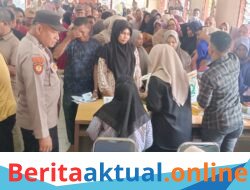 Polisi Kawal Penyaluran Bantuan Pangan Pemerintah di Muara Batu, 1.206 KK Terima Beras dan Minyak Goreng
