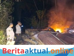 Ditengah Gelapnya Malam, Rumah Noremah Ludes Terbakar.