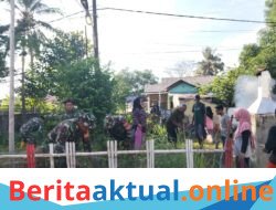 Koramil 1426-03/Galut Bersama Pemerintah Desa Tamasaju Gelar Kerja Bakti Pembersihan Jalan Desa