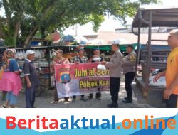 Jumat Berkah Polsek Kuala, Berbagi Nasi Kotak Sambil Pererat Kedekatan dengan Masyarakat