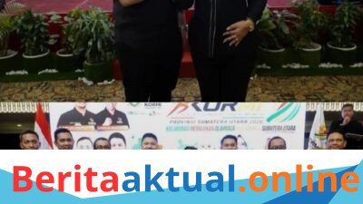 Plt. Bupati Tiorita Perkuat Dukungan KORMI untuk Tingkatkan IPM dan Pariwisata Langkat  Medan /delikkasus86.com  Pelaksana Tugas (Plt.) Bupati Langkat, Tiorita Br. Surbakti, SH, menegaskan komitmen Pemerintah Kabupaten Langkat dalam mendukung pengembangan Komite Olahraga Masyarakat Indonesia (KORMI) sebagai salah satu instrumen strategis untuk meningkatkan Indeks Pembangunan Manusia (IPM), sekaligus mendorong pertumbuhan sektor pariwisata dan perekonomian daerah.  Komitmen tersebut disampaikan Tiorita saat menghadiri Rapat Kerja KORMI Provinsi Sumatera Utara Tahun 2026 yang digelar di Hotel Emerald Garden Medan, Sabtu (18/7/2026).  Rapat kerja dibuka secara resmi oleh Penjabat (Pj.) Sekretaris Daerah Provinsi Sumatera Utara, Sulaiman Harahap, dan diikuti pengurus KORMI dari 20 kabupaten/kota se-Sumatera Utara.  Dalam kesempatan itu, Plt. Bupati Langkat didampingi Staf Ahli Bupati Drs. T. M. Auzai, Kepala Dinas Komunikasi dan Informatika Langkat Wahyudiharto, S.STP., M.Si., Kepala Dinas Pemuda dan Olahraga Ngaturken PA, Kepala Dinas Pendidikan Ilham Bangun, Kabag Tata Pemerintahan M. Nawawi, serta Kabag Protokol Winanda Akbar.  Dalam sambutannya, Pj. Sekda Sumut Sulaiman Harahap mengajak seluruh jajaran KORMI untuk terus menghidupkan Gerakan Indonesia Aktif melalui semangat Sport for All, sehingga olahraga semakin membudaya dan dapat diakses seluruh lapisan masyarakat.  Menurutnya, olahraga masyarakat bukan hanya berdampak pada peningkatan kesehatan dan kebugaran, tetapi juga menjadi salah satu faktor penting dalam membangun sumber daya manusia yang produktif dan berdaya saing.  Sulaiman juga menilai Kabupaten Langkat memiliki potensi besar dalam pengembangan olahraga berbasis wisata, khususnya arung jeram, yang dapat menjadi daya tarik bagi wisatawan sekaligus menggerakkan perekonomian masyarakat.  “Kita dukung penuh pengembangan KORMI, sehingga lewat komite olahraga ini kita bisa meningkatkan perekonomian, pariwisata, dan berbagai sektor lainnya,” ujarnya.  Sementara itu, Ketua KORMI Provinsi Sumatera Utara, M. Daffasya Adnan Sinik, menegaskan bahwa KORMI memiliki peran strategis dalam meningkatkan Indeks Pembangunan Manusia melalui penguatan sektor kesehatan, pendidikan, olahraga masyarakat, dan pariwisata.  Ia juga menyampaikan apresiasi atas kehadiran Plt. Bupati Langkat dalam rapat kerja tersebut serta berharap KORMI Kabupaten Langkat terus berkembang dengan dukungan penuh pemerintah daerah.  Menanggapi hal itu, Plt. Bupati Langkat Tiorita Br. Surbakti menegaskan bahwa Pemerintah Kabupaten Langkat siap bersinergi dengan KORMI dalam mengembangkan olahraga masyarakat sebagai bagian dari pembangunan daerah yang berkelanjutan.  Menurut Tiorita, olahraga masyarakat tidak hanya berorientasi pada kebugaran, tetapi juga mampu membangun karakter, meningkatkan kualitas hidup masyarakat, memperkuat sektor pariwisata, serta membuka peluang ekonomi baru bagi daerah.  “Kami mendukung penuh program-program KORMI. Melalui olahraga masyarakat, kami optimistis Indeks Pembangunan Manusia Kabupaten Langkat akan terus meningkat seiring terciptanya masyarakat yang lebih sehat, aktif, produktif, dan berdaya saing,” tegas Tiorita.  Ia berharap sinergi antara Pemerintah Kabupaten Langkat dan KORMI terus diperkuat sehingga setiap program yang dijalankan mampu memberikan manfaat nyata bagi masyarakat sekaligus mendukung terwujudnya pembangunan daerah yang inklusif dan berkelanjutan.  Rangkaian Rapat Kerja KORMI Provinsi Sumatera Utara Tahun 2026 ditandai dengan pemukulan gong oleh Pj. Sekretaris Daerah Provinsi Sumatera Utara didampingi Plt. Bupati Langkat Tiorita Br. Surbakti, Ketua KORMI Sumatera Utara, serta Wakil Sekretaris Jenderal I KORMI sebagai simbol dimulainya agenda kerja KORMI dalam memperkuat gerakan olahraga masyarakat di Sumatera Utara.  (Rusdi Faisal)