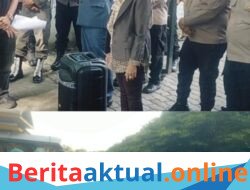 Puluhan Emak – Emak di Dampingi Mahasiswa Memihta DPRD dan Pemkab Langkat Robohkan Tempat Hiburan Malam Blue Night