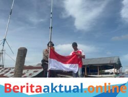 Sambut HUT ke-81 RI, Sat polairud Polres Langkat Bagikan Bendera Merah Putih kepada Nelayan