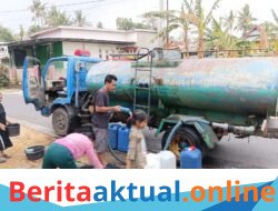Bupati Bantaeng Bersama Kadis DLH Salurkan Bantuan Air Bersih kepada Masyarakat