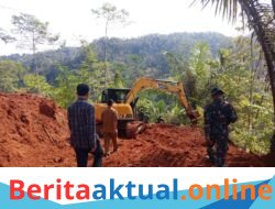 Pasiter Kodim 0625/Pangandaran Dampingi Petugas PU Tinjau Lokasi Pembangunan Jalan TMMD ke-130 di Desa Bangunjaya