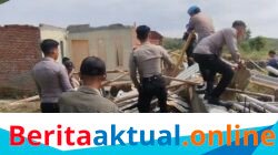 Kapolres Kuningan Turun Langsung Bantu Korban Puting Beliung di Mekarsari