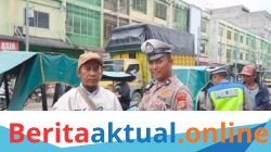 Peduli Keselamatan, Sat Lantas Polres Aceh Tamiang Pasang Sticker dan Membagi Brosur Keselamatan Berlalulintas